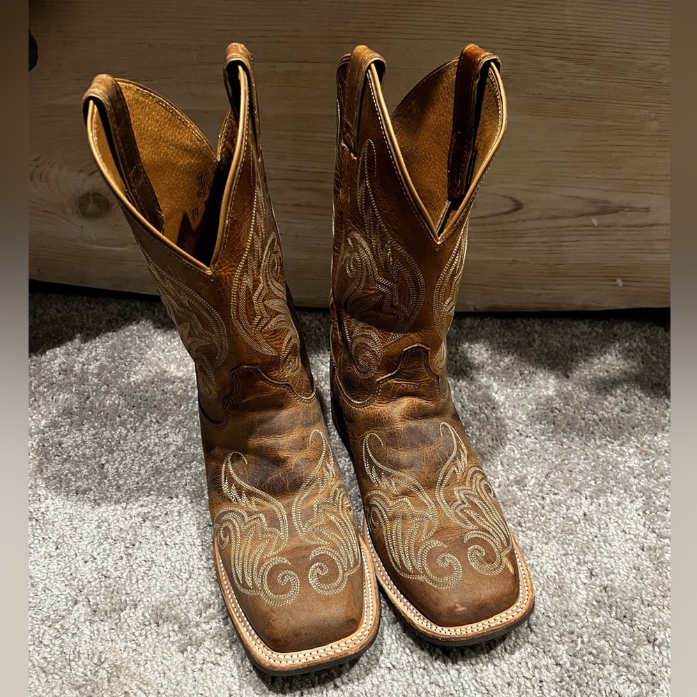 Women’s Square Toe Justin Boots Size 10